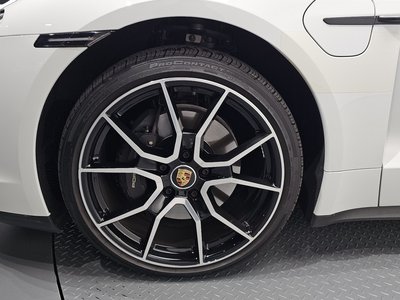 صورة 6 لـ 2023 Porsche TAYCAN