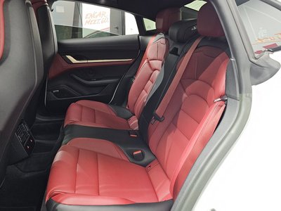 2023 Porsche TAYCAN — миниатюра 18