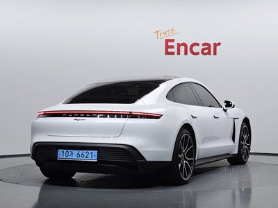 صورة 4 لـ 2023 Porsche TAYCAN