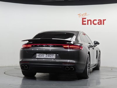 PORSCHE PANAMERA - 3
