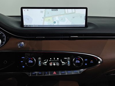 2023 Genesis GV70 — миниатюра 18