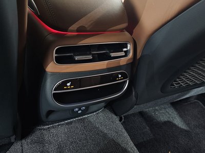 2023 Genesis GV70 — миниатюра 25
