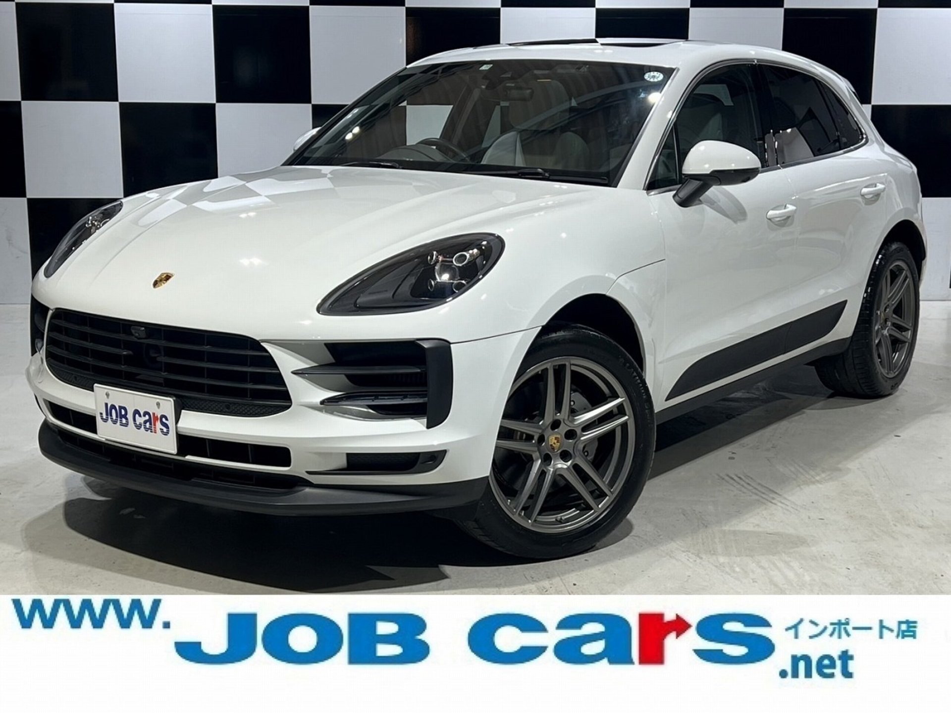 PORSCHE MACAN - View 1