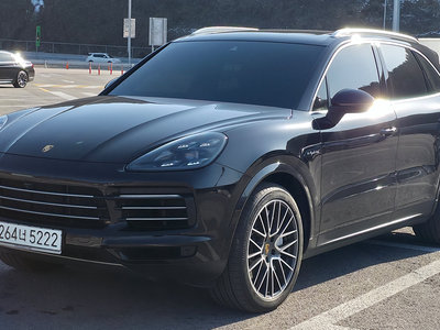 PORSCHE CAYENNE - 1
