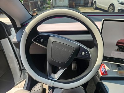 TESLA MODEL Y - 5