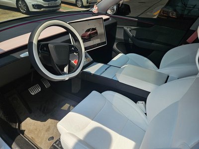 TESLA MODEL Y - 7