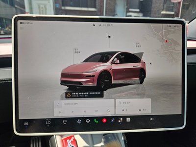 TESLA MODEL Y - 8