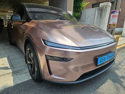 TESLA MODEL Y - 4