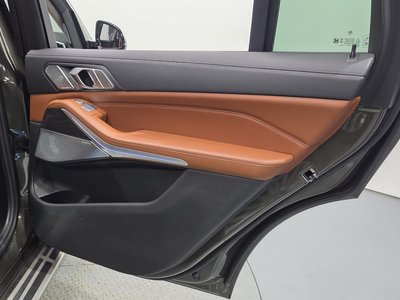 2021 BMW X7 — миниатюра 15