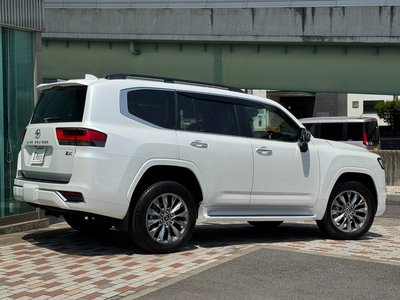2026 Toyota LAND CRUISER 300 thumbnail 30