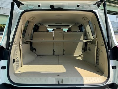 2026 Toyota LAND CRUISER 300 thumbnail 32