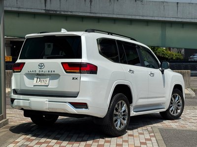 2026 Toyota LAND CRUISER 300 thumbnail 28