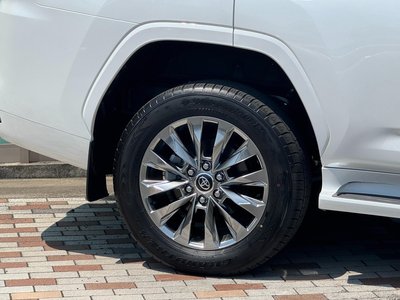 2026 Toyota LAND CRUISER 300 thumbnail 26