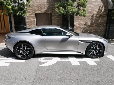 ASTON MARTIN DB12 - 9