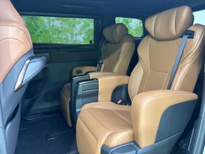 2025 Toyota VELLFIRE photo 7