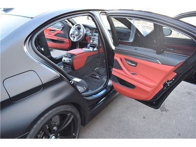 2013 BMW M5 — миниатюра 36