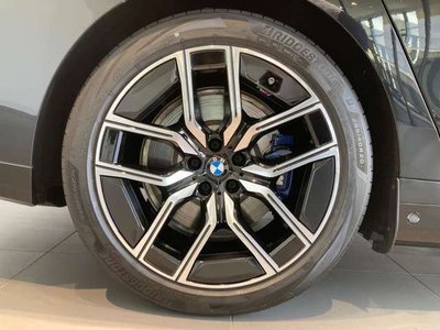 BMW I7 - 6