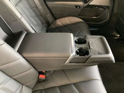 2025 BMW I7 缩略图 23
