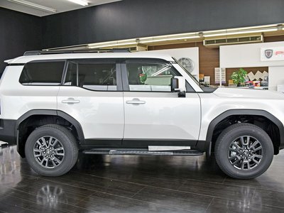 TOYOTA LAND CRUISER 250 - 8