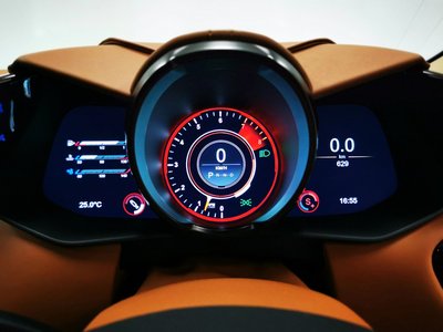 ASTON MARTIN DBS SUPERLEGGERA - 10