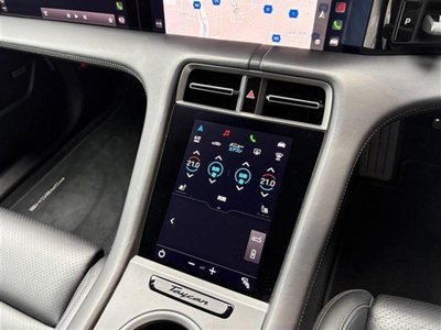 2021 Porsche TAYCAN 照片 24