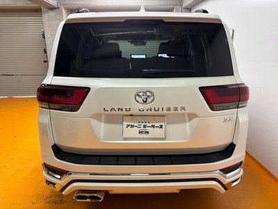 TOYOTA LAND CRUISER 300 - 7