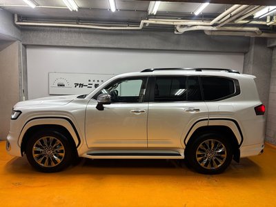 TOYOTA LAND CRUISER 300 - 9