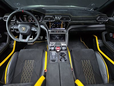 LAMBORGHINI URUS - 5