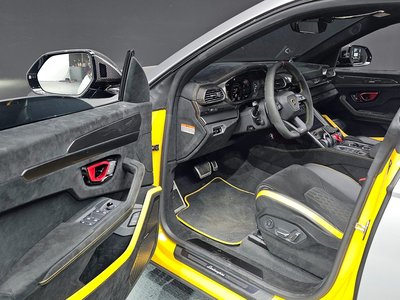 LAMBORGHINI URUS - 10