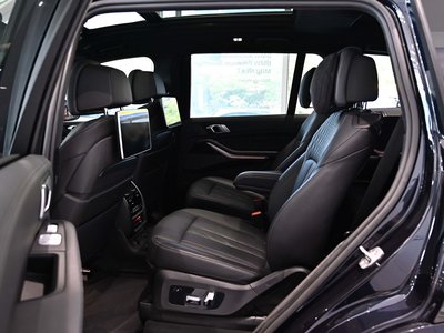 2021 BMW X7 — миниатюра 15