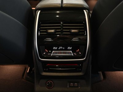 2021 BMW X7 — миниатюра 16