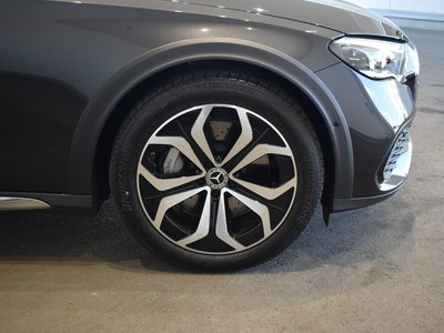 MERCEDES-BENZ E-CLASS - 4