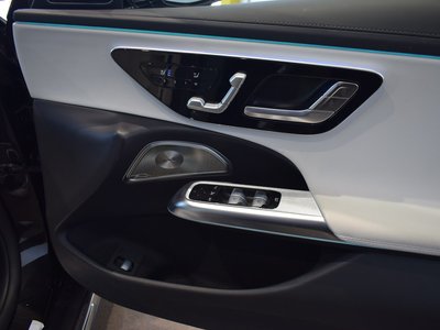 MERCEDES-BENZ E-CLASS - 8