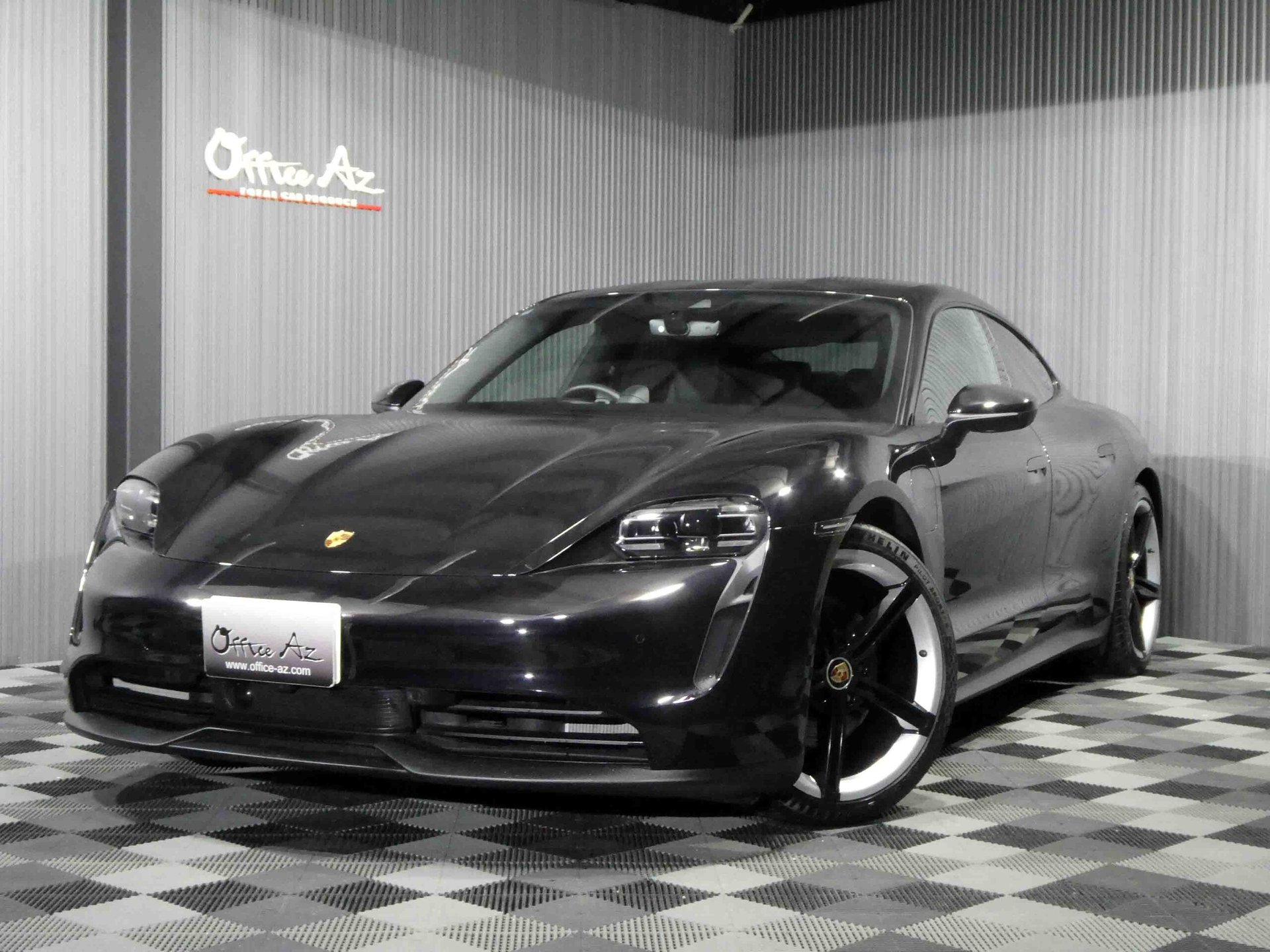 PORSCHE TAYCAN - View 1