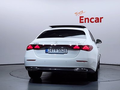 صورة 3 لـ 2025 Mercedes-BENZ E-CLASS