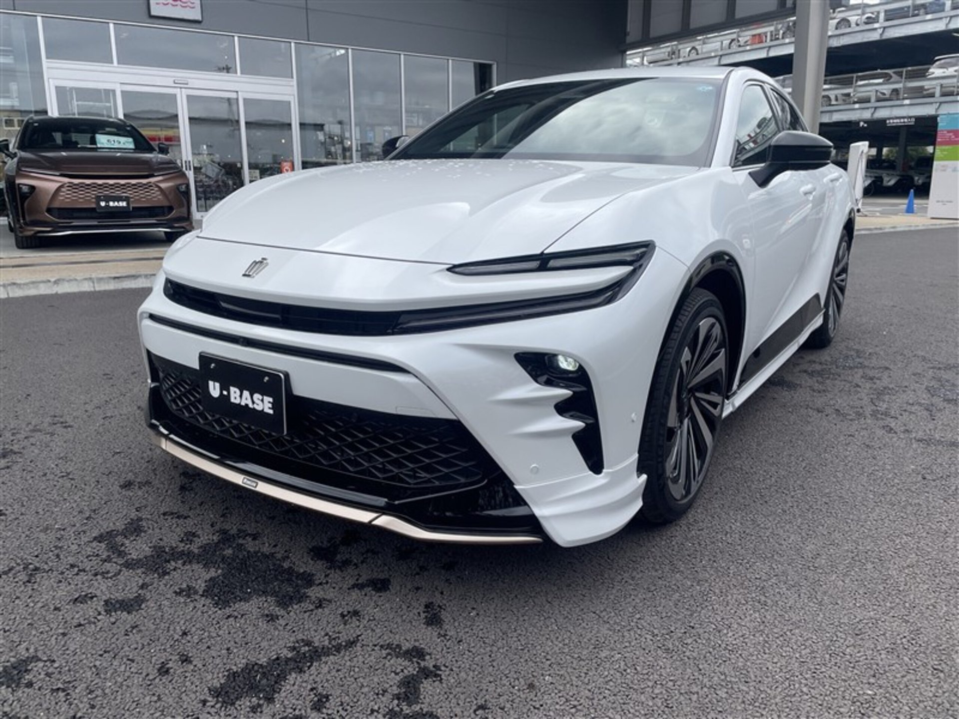 TOYOTA CROWN SPORT - View 1