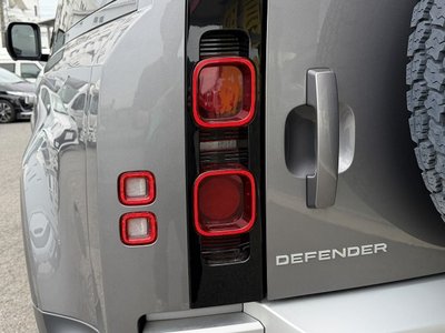 LAND ROVER DEFENDER - 9