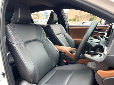 TOYOTA CROWN CROSSOVER - 8