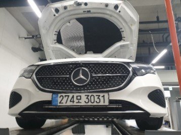 MERCEDES-BENZ E-CLASS - View 1