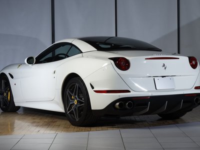 FERRARI CALIFORNIA T - 10