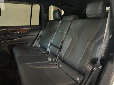 صورة 10 لـ 2025 Lexus LX