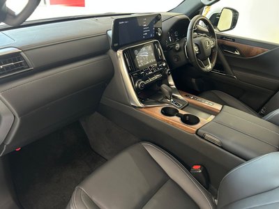 صورة 7 لـ 2025 Lexus LX