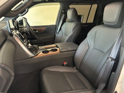 صورة 8 لـ 2025 Lexus LX