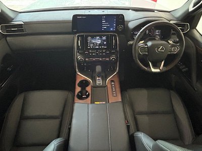 صورة 6 لـ 2025 Lexus LX