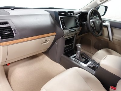 TOYOTA LAND CRUISER PRADO - 10