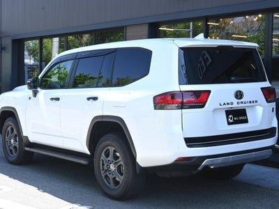 TOYOTA LAND CRUISER 300 - 6