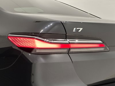 2025 BMW I7 — миниатюра 17