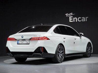 صورة 4 لـ 2025 BMW 5 SERIES