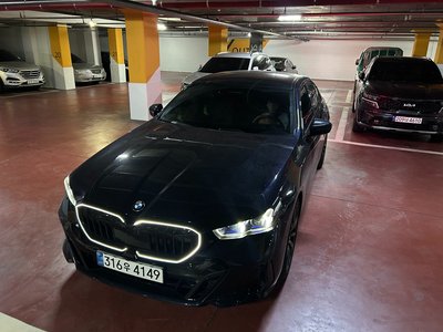 2026 BMW 5 SERIES photo 1
