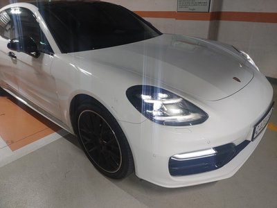 PORSCHE PANAMERA